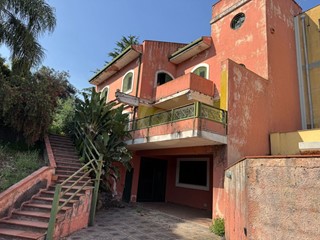 Villa in Vendita a Acireale, zona Santa Maria Degli Ammalati, 380'000€, 300 m², con Box