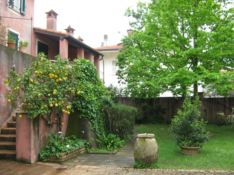 Villa in Vendita a Fosdinovo, zona Borghetto-Melara, 750'000€, 400 m²