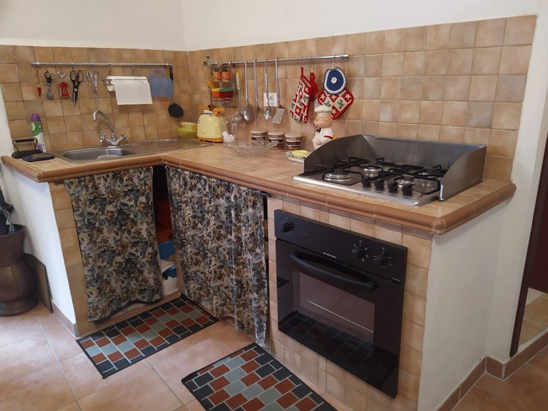 Trilocale in Vendita a Castelnuovo di Val di Cecina, zona Sasso Pisano, 26'000€, 50 m², arredato