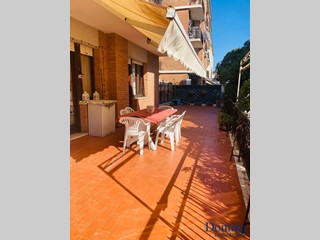 Bilocale in Vendita a Massa, zona Marina di Massa, 250'000&euro;, 55 m², arredato