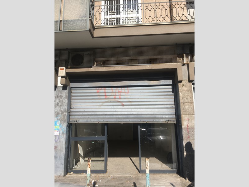 Immobile commerciale in Vendita a Bari, zona via giovanni modugno,51, 95'000€, 50 m²