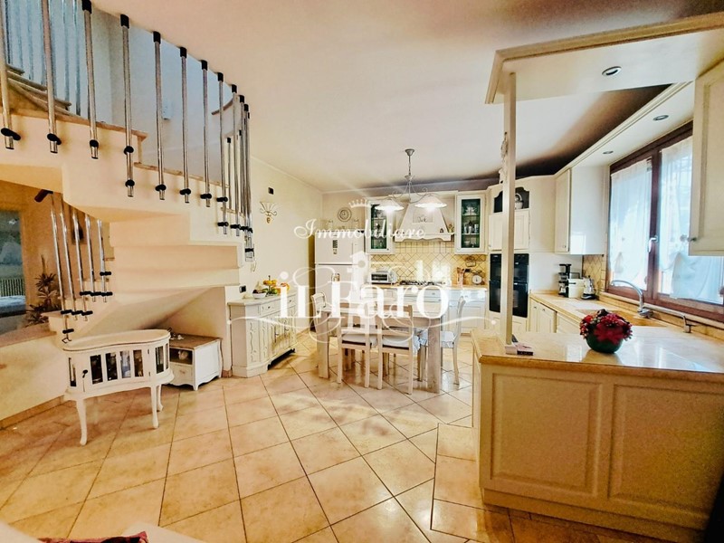 Villa in Vendita a Viareggio, 650'000€, 200 m², arredato