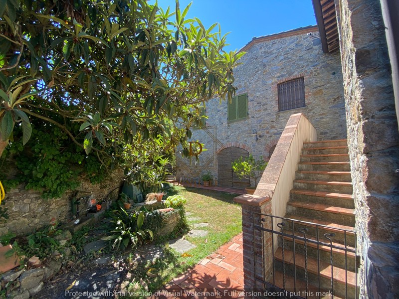 Casa Indipendente in Vendita a Ameglia, zona Centro, 780'000&euro;, 270 m², con Box