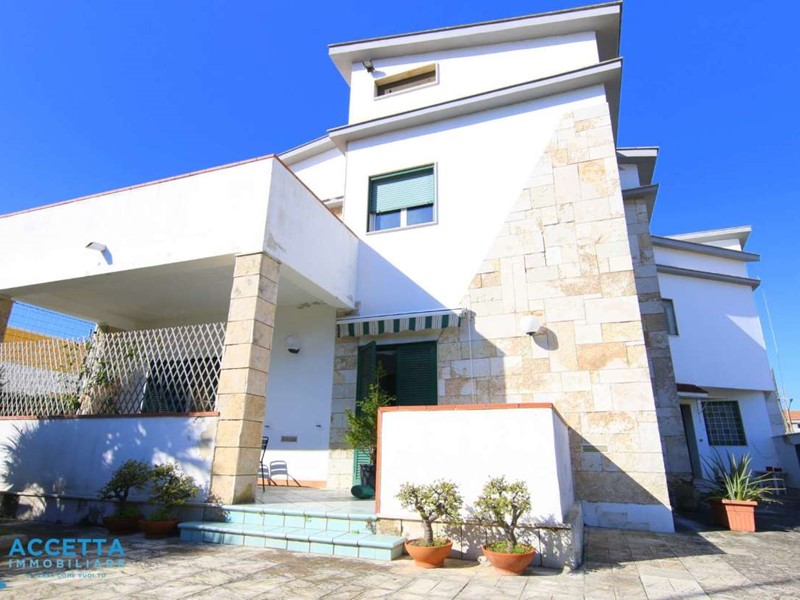 Casa Indipendente in Vendita a Taranto, zona San Vito, 288'000€, 424 m²