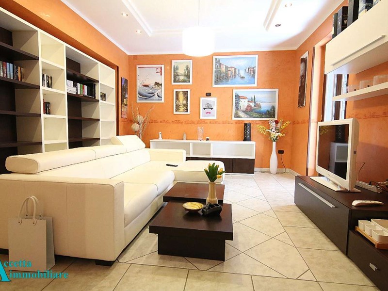 Trilocale in Vendita a Taranto, zona Borgo, 79'000€, 95 m²