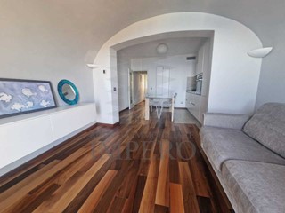 Casa Semi Indipendente in Vendita a Ventimiglia, zona Grimaldi, 200'000€, 55 m²