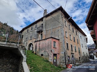 Casale in Vendita a Vione, 115'000€, 560 m²