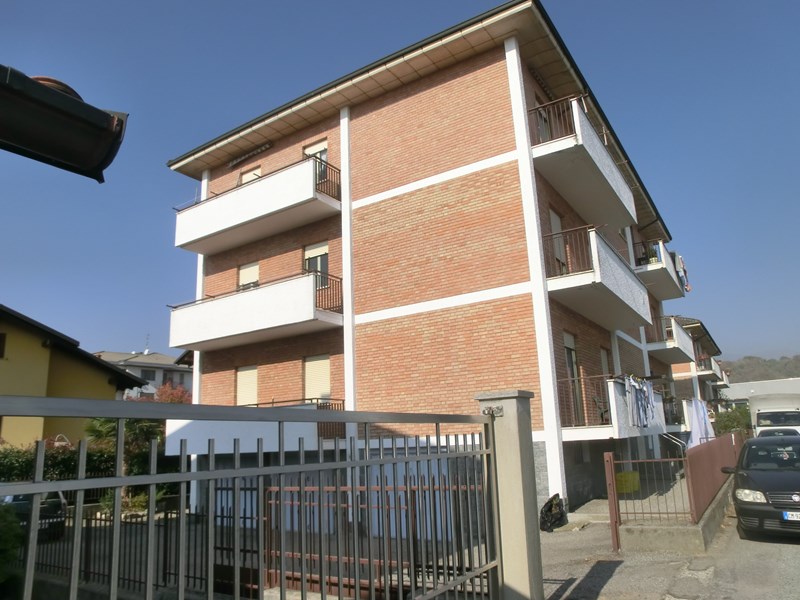 Appartamento in Vendita a Vigliano Biellese, zona via Milano, 68'000€, 131 m², con Box