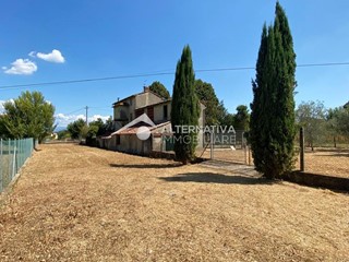 Casa di corte in Vendita a Capannori, zona Pieve di Compito, 250'000€, 300 m²