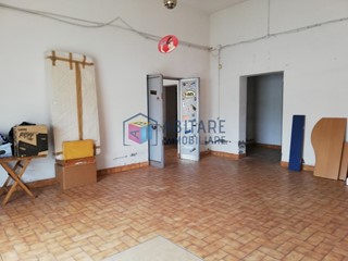Capannone in Vendita a Collesalvetti, zona Stagno, 170'000&euro;, 200 m²