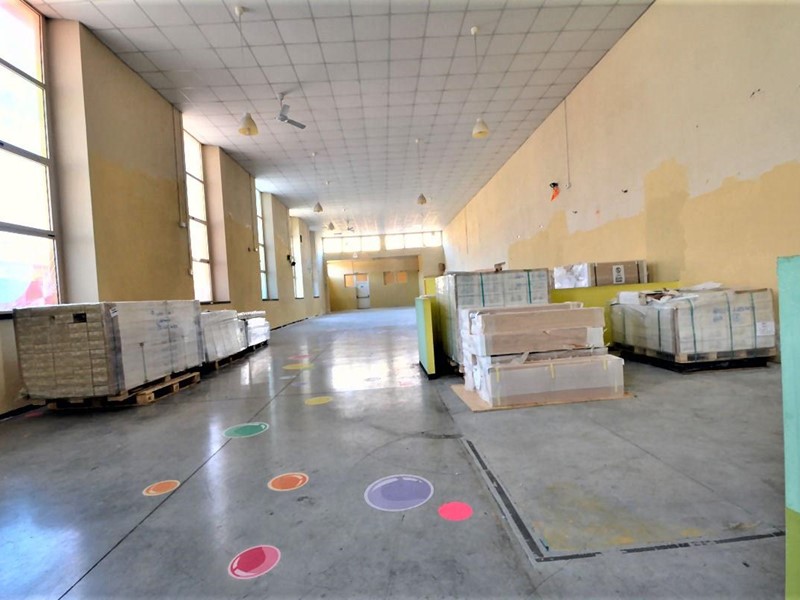 Immobile commerciale in Affitto a Lucca, zona San Marco, 2'350€, 375 m²