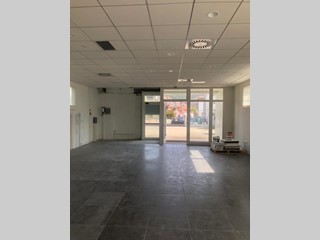 Ufficio in Affitto a Vecchiano, 2'200€, 190 m²