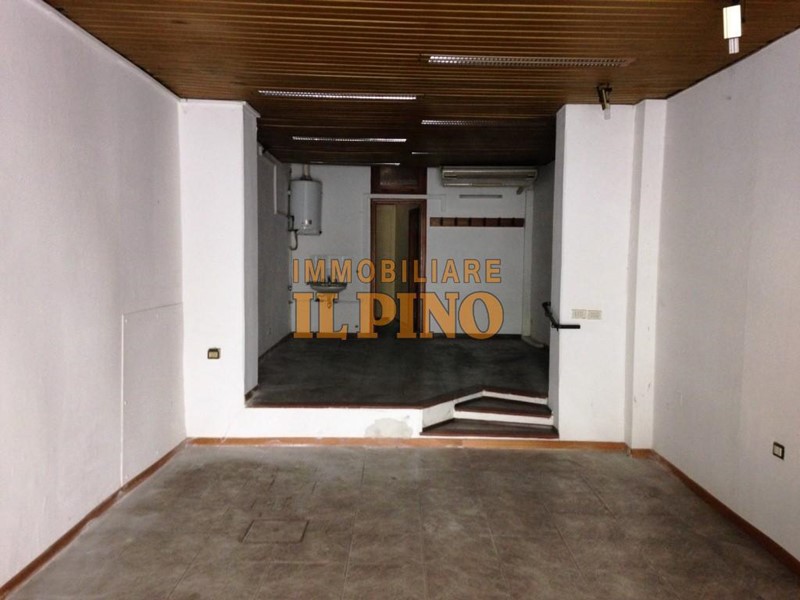 Immobile commerciale in Vendita a Pisa, zona Riglione Oratoio, 55'000€, 55 m²