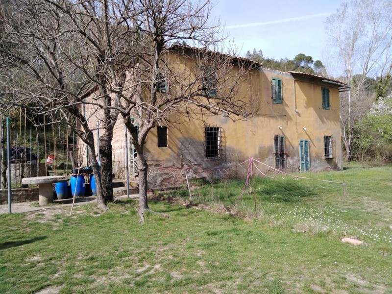 Casa Indipendente in Vendita a Montopoli in Val d'Arno, 350'000€, 360 m²