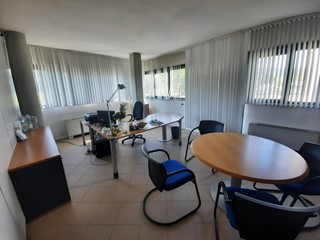 Ufficio in Affitto a Capannori, zona Gragnano, 800€, 100 m²