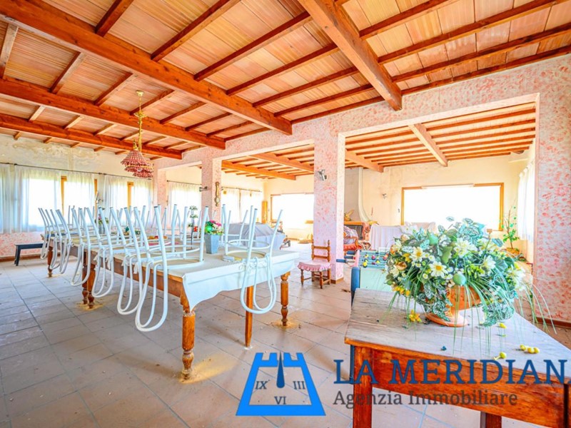 Casa Indipendente in Vendita a Larciano, 350'000€, 400 m²