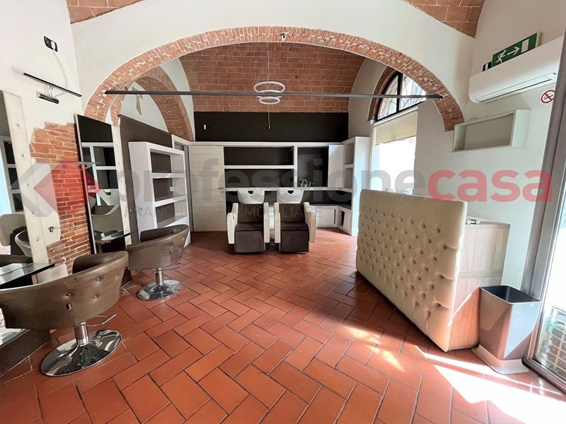 Negozio in Affitto a Pisa, 1'300€, 40 m²