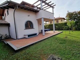 Casa Indipendente in Affitto a Pietrasanta, zona Fiumetto, 150 m², arredato