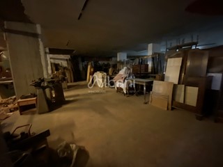 Capannone in Vendita a Vezzano Ligure, zona Fornola, 180'000€, 260 m²