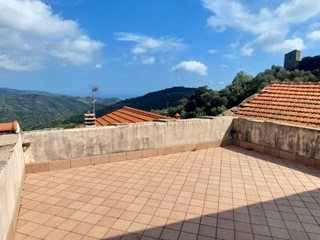 Casa Semi Indipendente in Vendita a Prelà, zona Valloria Marittima, 60'000€, 100 m²