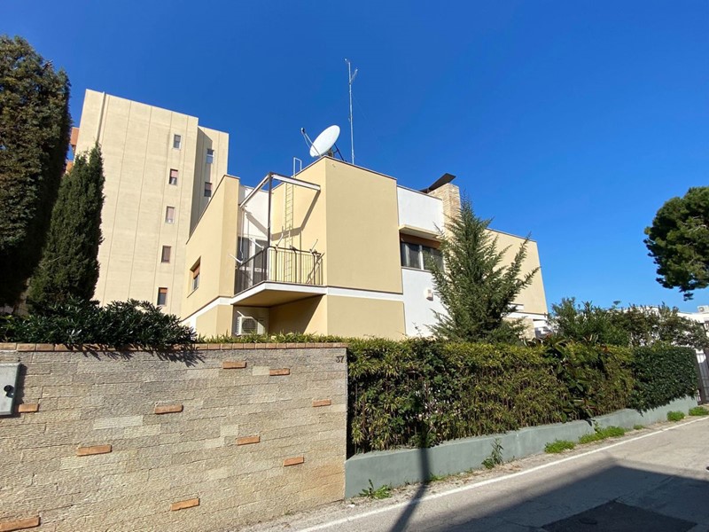 Villa in Vendita a Bari, 470'000€, 300 m²