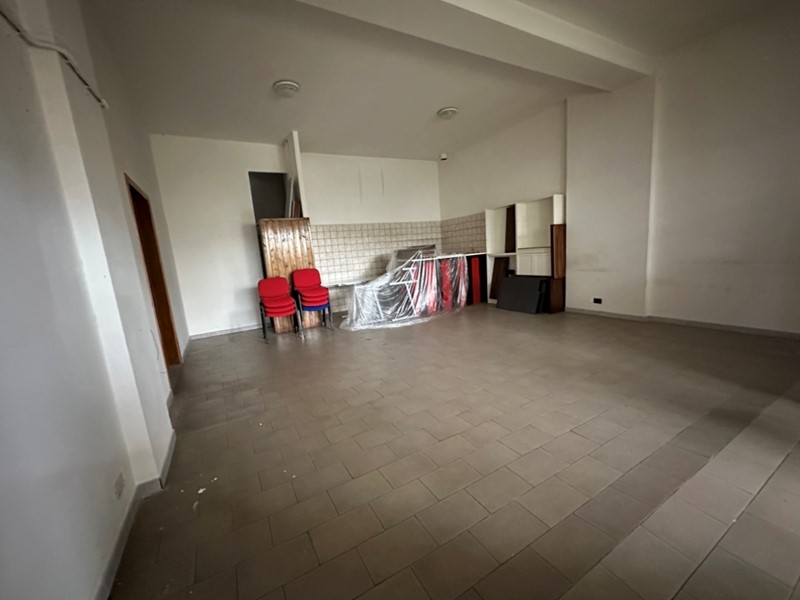 Immobile commerciale in Affitto a Ortona, 350€, 60 m²