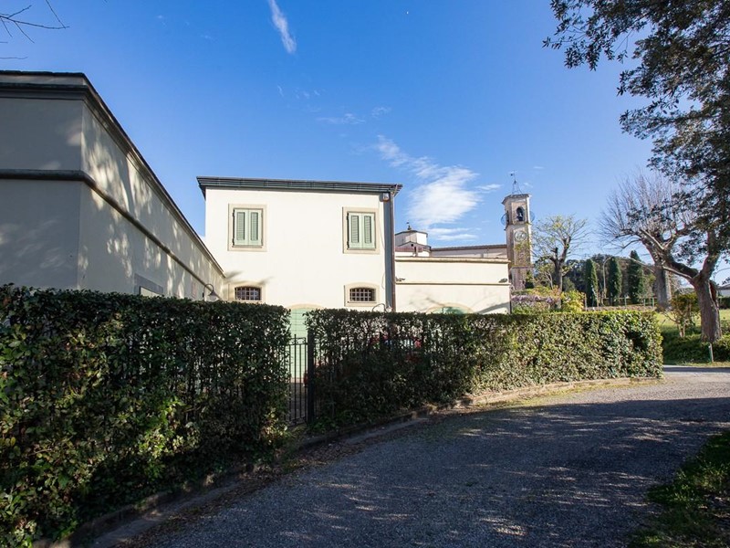Villa in Vendita a Pisa, 990'000€, 684 m²