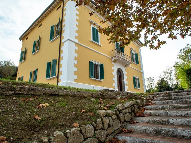 Casale in Vendita a Pisa, 940'000€, 650 m²