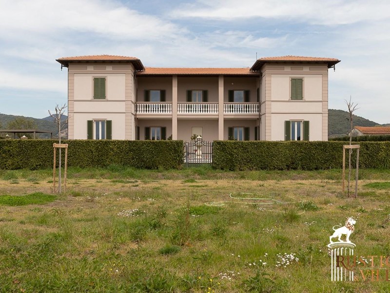 Villa in Vendita a Pisa, 1'750'000€, 550 m²