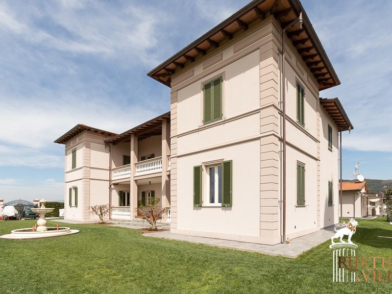 Villa in Vendita a Pisa, 1'750'000€, 550 m²