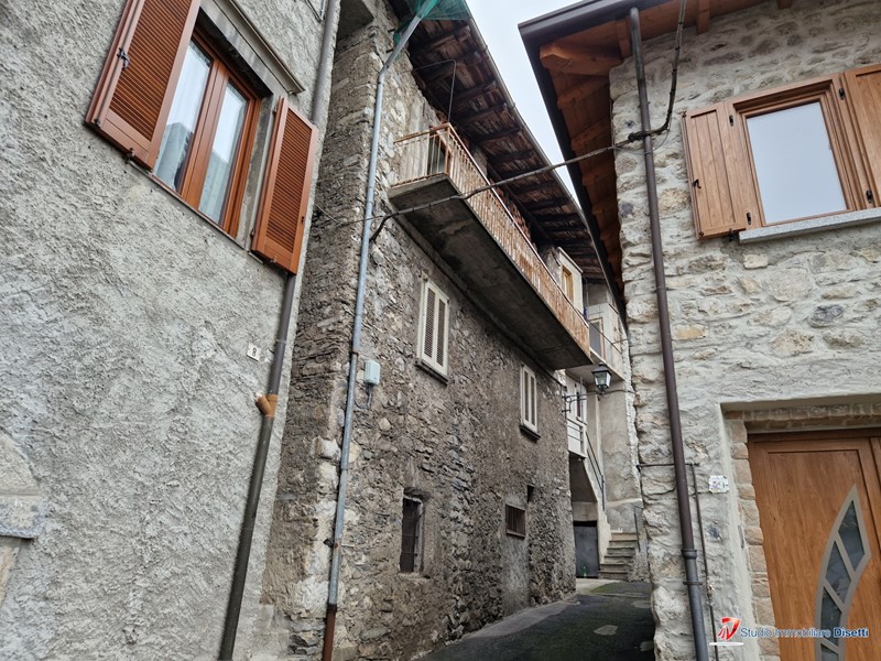 Casale in Vendita a Cerveno, 25'000€, 250 m²