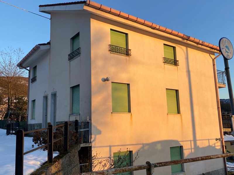 Casa Indipendente in Vendita a Urbe, 90'000€, 300 m²