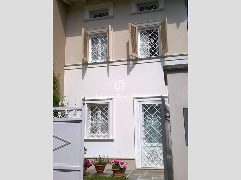 Villa bifamiliare in Affitto a Forte dei Marmi, 4'000€, 80 m², arredato