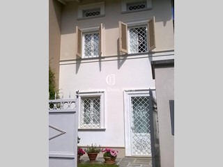 Villa bifamiliare in Affitto a Forte dei Marmi, 4'000€, 80 m², arredato