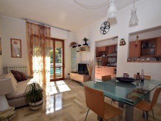 Trilocale in Vendita a Savona, zona Semi centrale, 155'000€, 80 m²