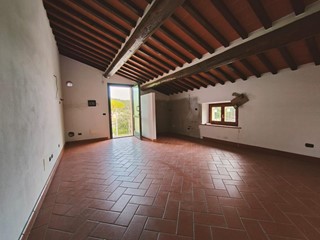 Trilocale in Vendita a Collesalvetti, zona Torretta Vecchia, 105'000&euro;, 75 m²