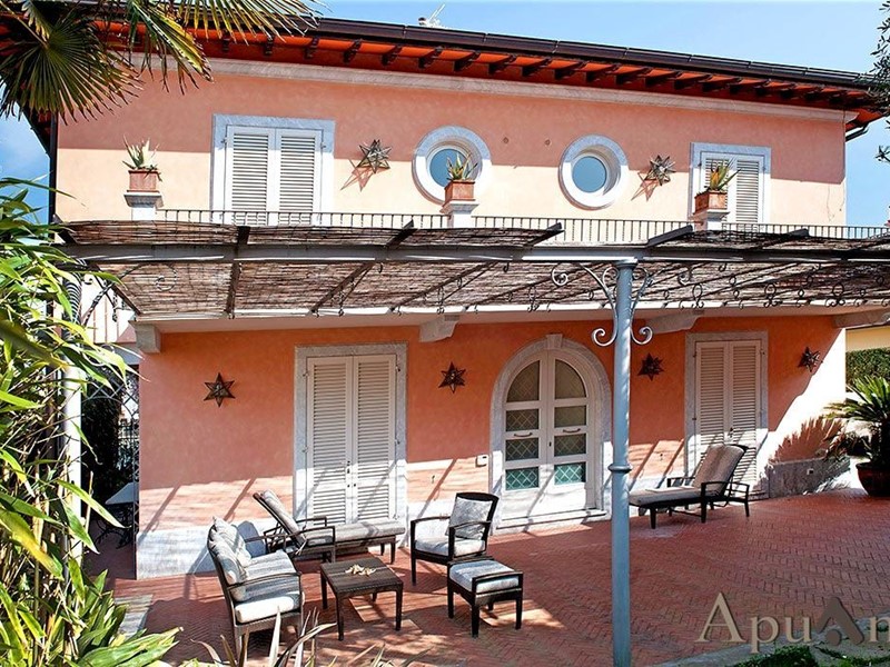 Villa in Affitto a Forte dei Marmi, 30'000€, 350 m², arredato