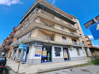Appartamento in Vendita a Barcellona Pozzo di Gotto, 40'000€, 160 m²