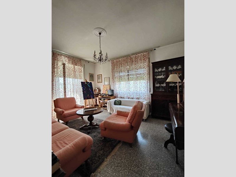 Appartamento in Vendita a Villafranca in Lunigiana, zona Villafranca centro, 89'000€, 120 m²