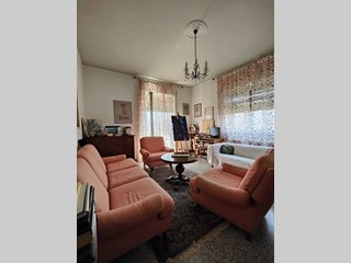 Appartamento in Vendita a Villafranca in Lunigiana, zona Villafranca centro, 89'000€, 120 m²