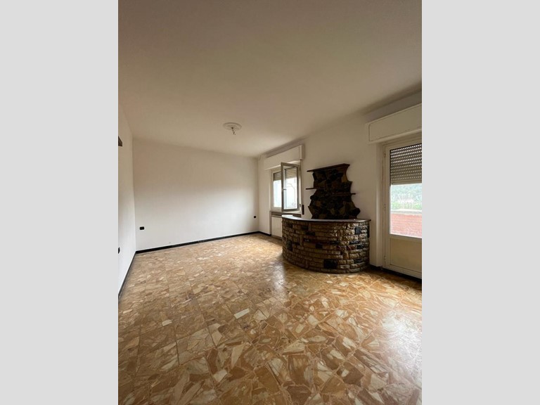 Appartamento in Vendita a Aulla, zona Aulla centro, 89'000€, 137 m²