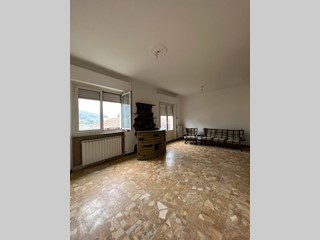 Appartamento in Vendita a Aulla, zona Aulla centro, 89'000€, 137 m²