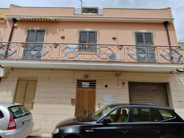 Casa Indipendente in Vendita a Avola, 170'000€, 188 m², con Box