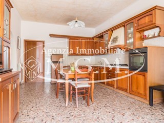 Casa Indipendente in Vendita a Santa Maria a Monte, zona Ponticelli, 125'000€, 105 m², arredato, con Box