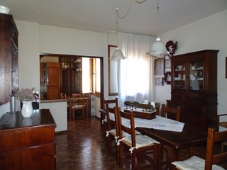 Appartamento in Vendita a Bientina, 180'000€, 140 m², con Box