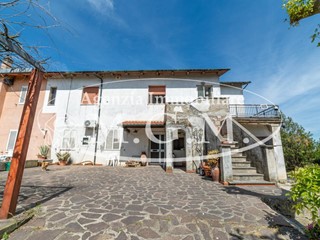 Casale in Vendita a San Miniato, zona San Donato, 278'000€, 250 m², con Box
