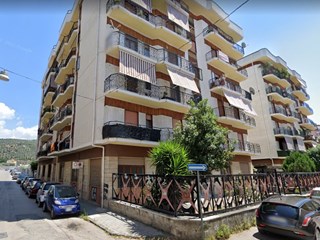 Negozio in Vendita a Battipaglia, zona via Vittorio Emanuele, 220'000€, 170 m²
