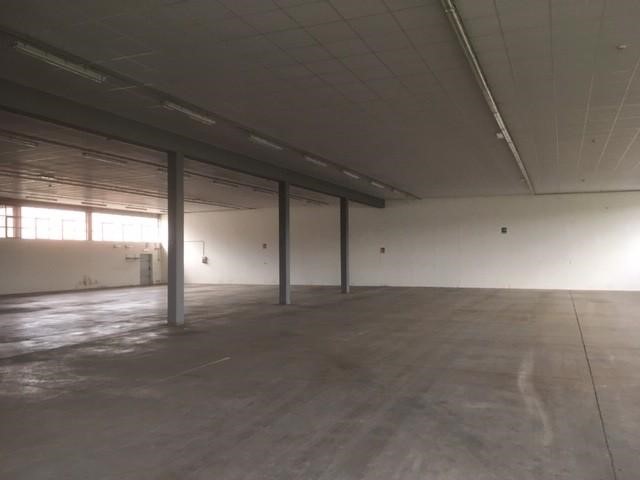 Capannone in Vendita a Porcari, zona Rughi, 950'000€, 1600 m²