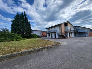 Capannone in Vendita a Bientina, 600'000€, 1200 m²