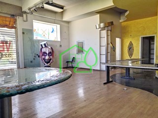 Capannone in Vendita a Viareggio, 300'000€, 470 m²